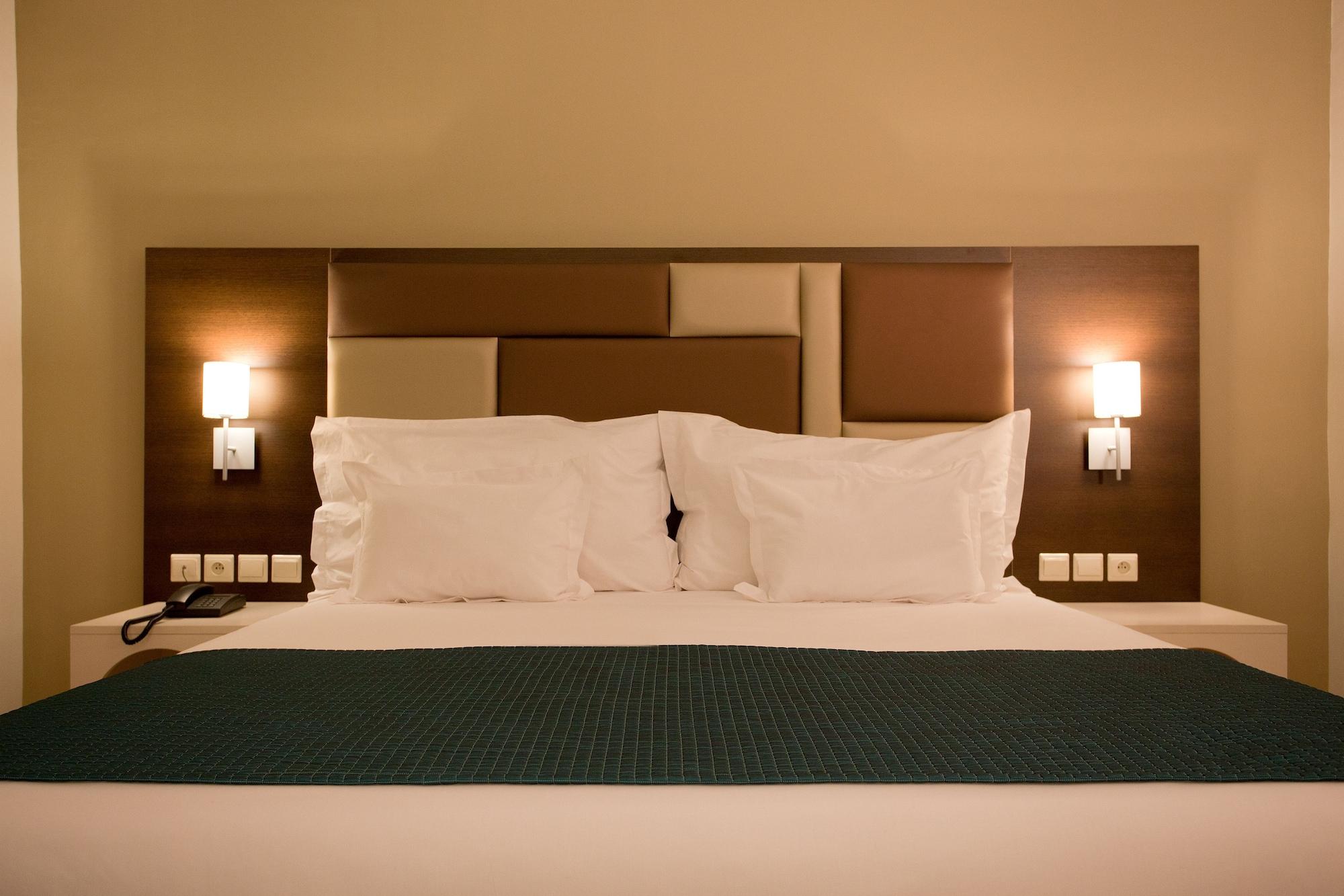 Kenzi Europa Hotel Agadir Eksteriør billede A bed with a headboard