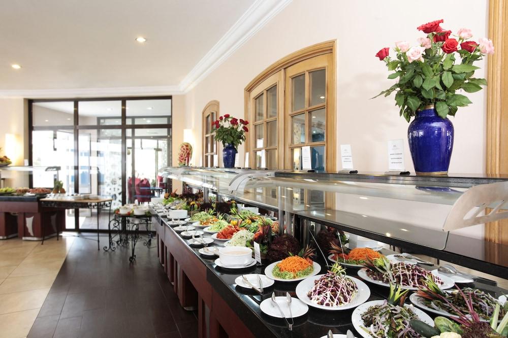 Kenzi Europa Hotel Agadir Eksteriør billede A buffet at a hotel