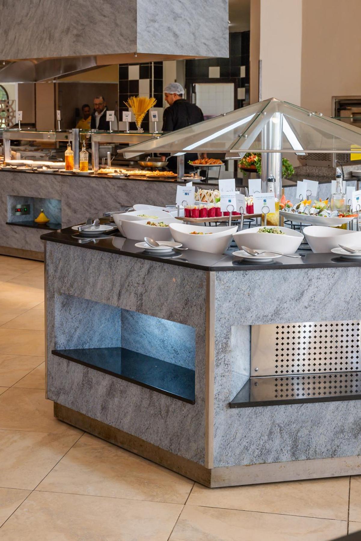 Kenzi Europa Hotel Agadir Eksteriør billede A salad bar