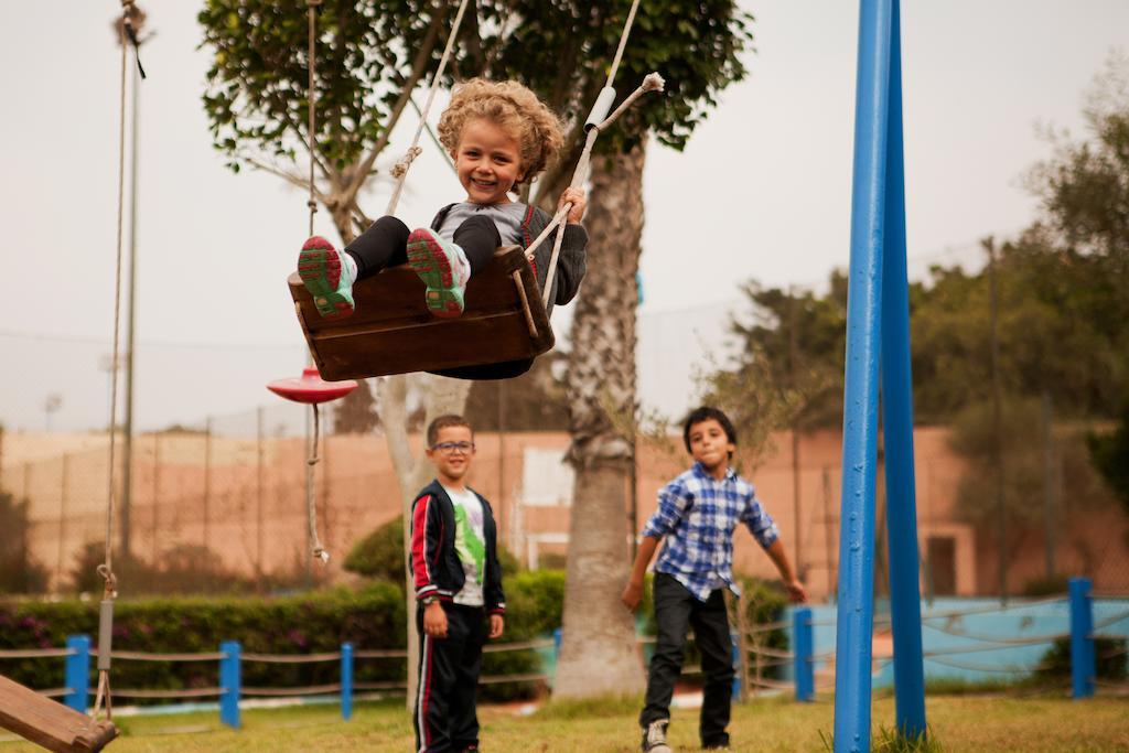 Kenzi Europa Hotel Agadir Eksteriør billede Children playing on a swing