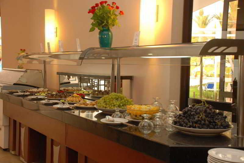Kenzi Europa Hotel Agadir Eksteriør billede A buffet at a hotel
