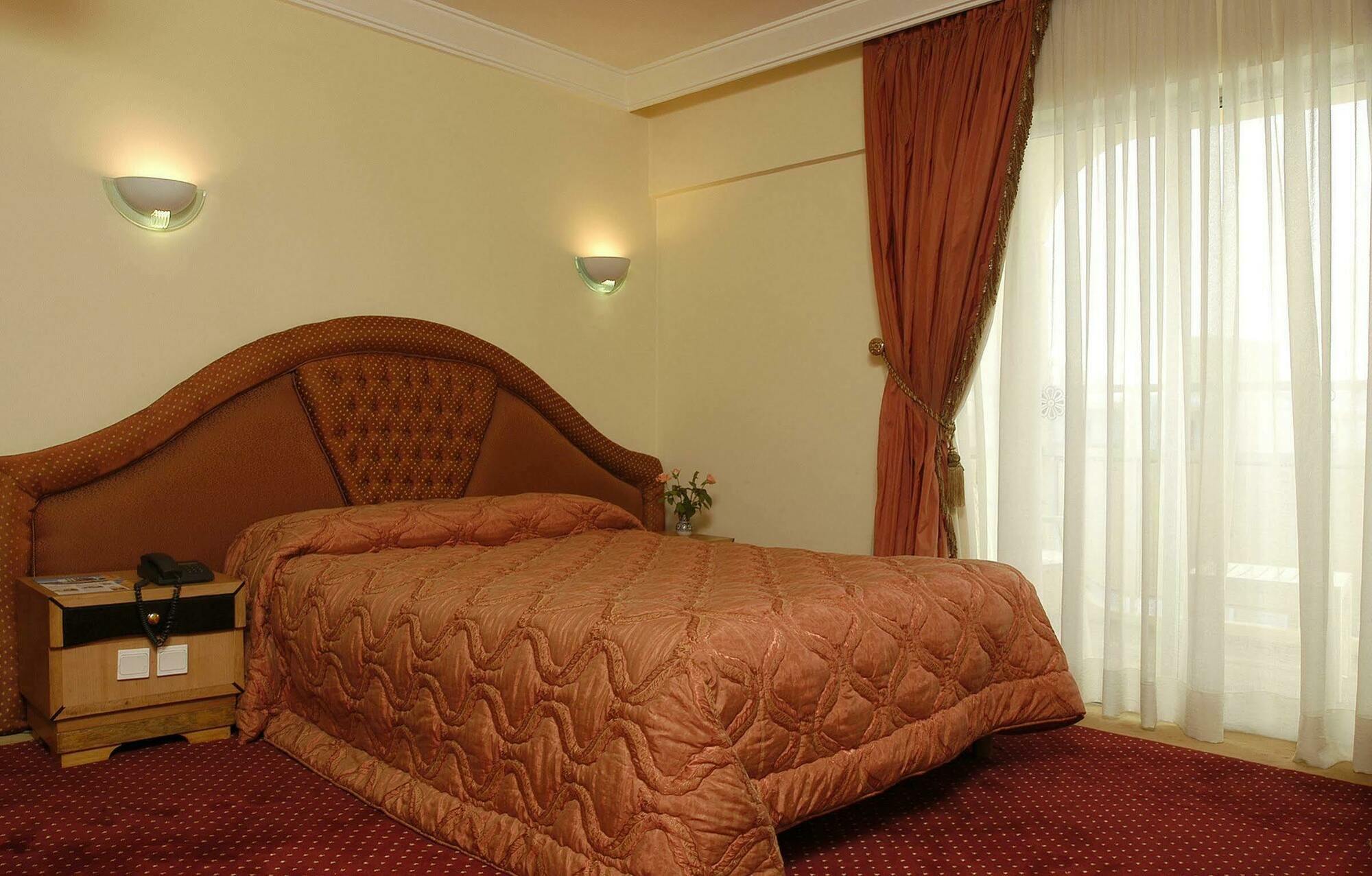Kenzi Europa Hotel Agadir Eksteriør billede A bedroom at the hotel